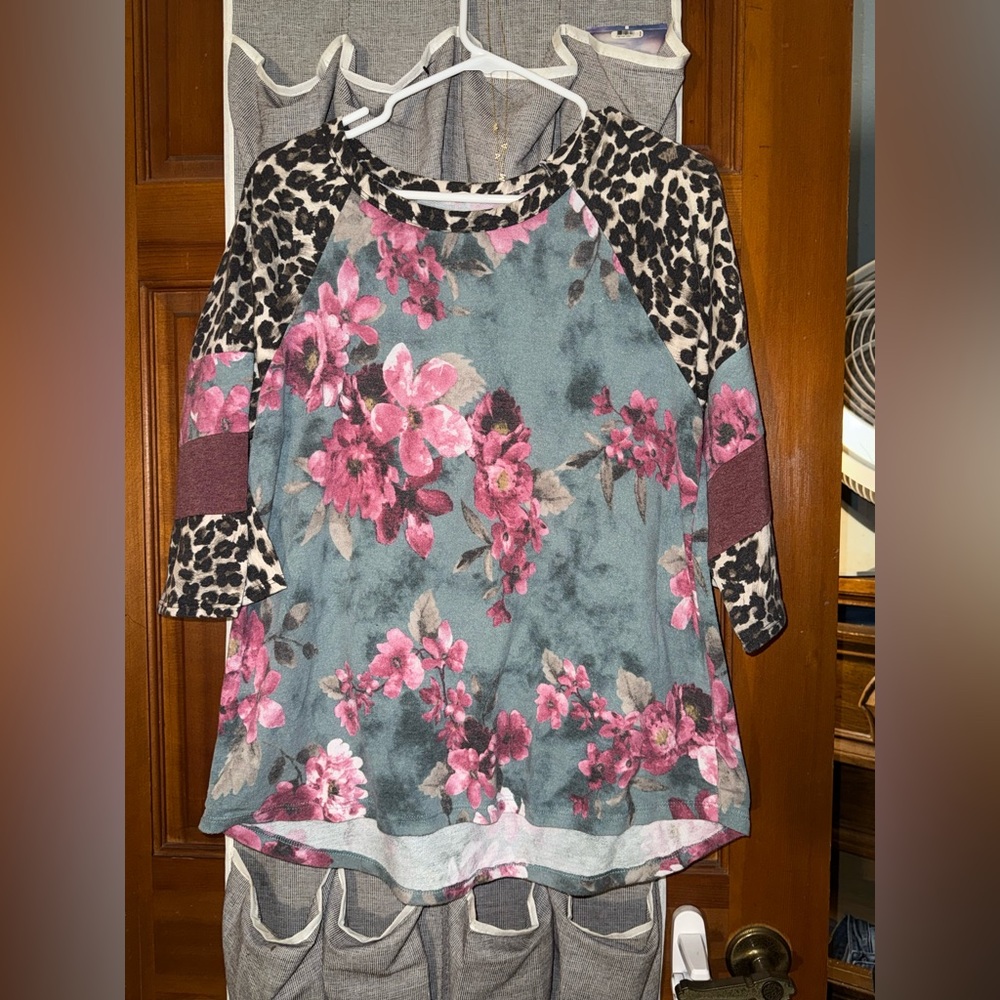 Oddy top size medium